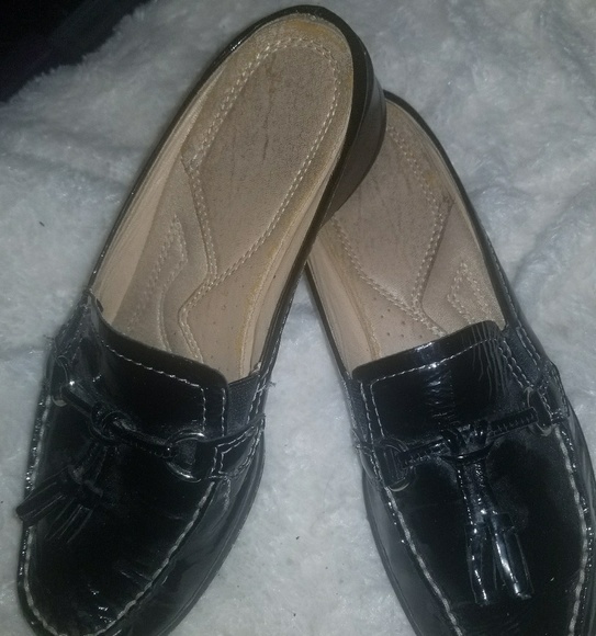 naturalizer leather slides